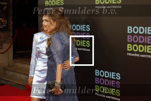 Amsterdam 24 augustus 2022
Oremiere Bodies Bodies Bosies van Halina Reijn in Tuschinski . Patty Brard kwam met haar dochter Priscilla Nasi