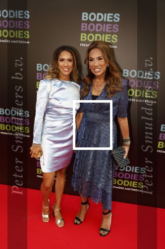 Amsterdam 24 augustus 2022
Oremiere Bodies Bodies Bosies van Halina Reijn in Tuschinski . Patty Brard kwam met haar dochter Priscilla Nasi