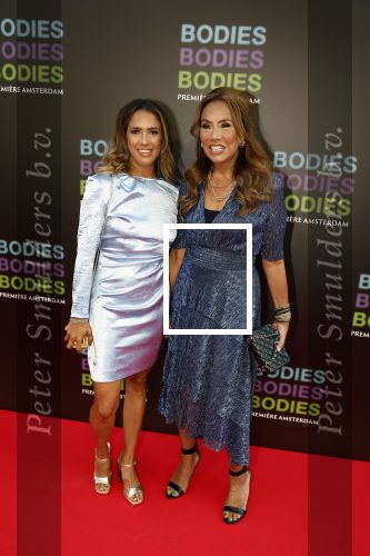 Amsterdam 24 augustus 2022
Oremiere Bodies Bodies Bosies van Halina Reijn in Tuschinski . Patty Brard kwam met haar dochter Priscilla Nasi