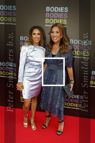 Amsterdam 24 augustus 2022
Oremiere Bodies Bodies Bosies van Halina Reijn in Tuschinski . Patty Brard kwam met haar dochter Priscilla Nasi