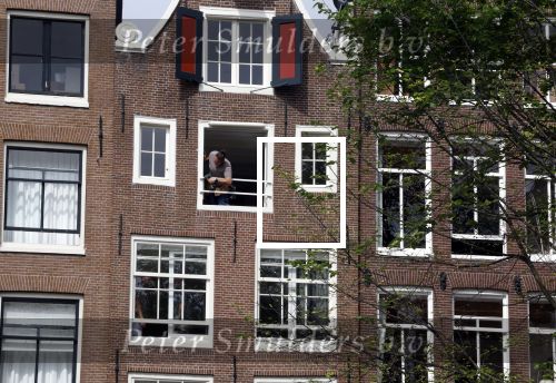 Amsterdam 1 augustus 2022
Het nieuwe huis van prinses Amalia wordt helemaal verbouwd . Er zijn nu ook veiligheids camera\'s opgehangen . Grachtenpand.