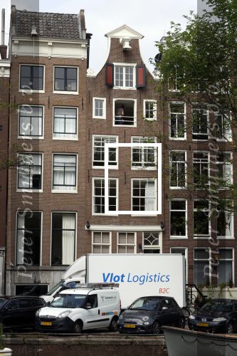 Amsterdam 1 augustus 2022
Het nieuwe huis van prinses Amalia wordt helemaal verbouwd . Er zijn nu ook veiligheids camera\'s opgehangen . Grachtenpand.
