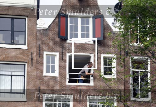 Amsterdam 1 augustus 2022
Het nieuwe huis van prinses Amalia wordt helemaal verbouwd . Er zijn nu ook veiligheids camera\'s opgehangen . Grachtenpand.