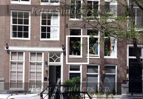 Amsterdam 1 augustus 2022
Het nieuwe huis van prinses Amalia wordt helemaal verbouwd . Er zijn nu ook veiligheids camera\'s opgehangen . Grachtenpand.