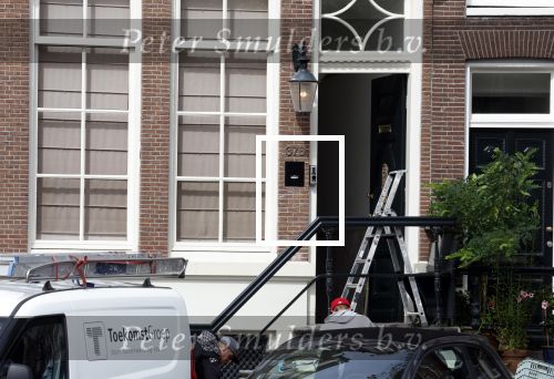 Amsterdam 1 augustus 2022
Het nieuwe huis van prinses Amalia wordt helemaal verbouwd . Er zijn nu ook veiligheids camera\'s opgehangen . Grachtenpand.