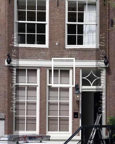Amsterdam 1 augustus 2022
Het nieuwe huis van prinses Amalia wordt helemaal verbouwd . Er zijn nu ook veiligheids camera\'s opgehangen . Grachtenpand.