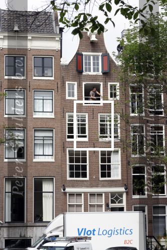 Amsterdam 1 augustus 2022
Het nieuwe huis van prinses Amalia wordt helemaal verbouwd . Er zijn nu ook veiligheids camera\'s opgehangen . Grachtenpand.