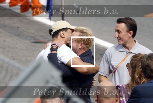 Zandvoort 4 september 2022
Afrojack ( Nick v d Wall) draait op de nederlandse F1 Grand Prix op circuit Zandvoort.
Afrojack met Prins Bernhard jr Prinses Annette en Prinses Margriet