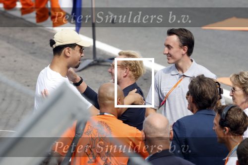 Zandvoort 4 september 2022
Afrojack ( Nick v d Wall) draait op de nederlandse F1 Grand Prix op circuit Zandvoort.
Afrojack met Prins Bernhard jr Prinses Annette en Prinses Margriet