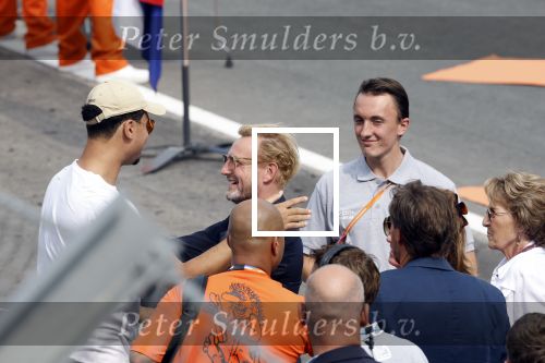 Zandvoort 4 september 2022
Afrojack ( Nick v d Wall) draait op de nederlandse F1 Grand Prix op circuit Zandvoort.
Afrojack met Prins Bernhard jr Prinses Annette en Prinses Margriet