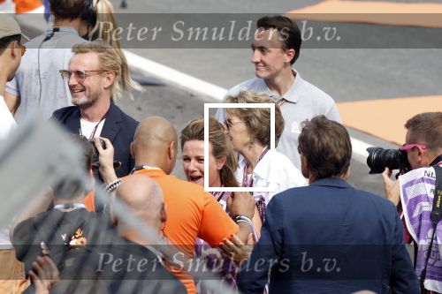 Zandvoort 4 september 2022
Afrojack ( Nick v d Wall) draait op de nederlandse F1 Grand Prix op circuit Zandvoort.
Afrojack met Prins Bernhard jr Prinses Annette en Prinses Margriet