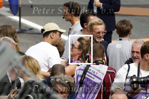 Zandvoort 4 september 2022
Afrojack ( Nick v d Wall) draait op de nederlandse F1 Grand Prix op circuit Zandvoort.
Afrojack met Prins Bernhard jr Prinses Annette en Prinses Margriet
