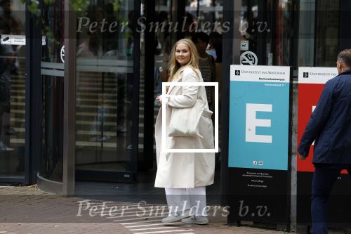 Amsterdam 5 september 2022
Prinses Amalia arriveert bij de UVA op haar eerste schooldag . Er was heel veel pers aanwezig.