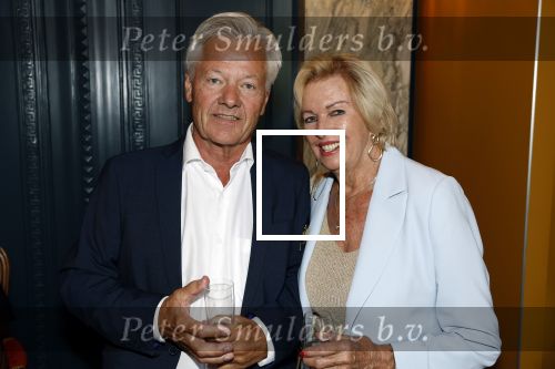 Den Haag 2 september 2022
Onthulling beeld Anneke Gronloh in de schouwburg van Den Haag . Ria Valk met partner
