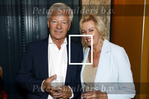 Den Haag 2 september 2022
Onthulling beeld Anneke Gronloh in de schouwburg van Den Haag . Ria Valk met partner