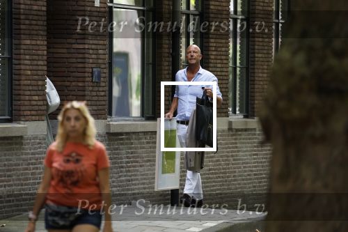 Amsterdam 21 augustus 2022
Astrid Joosten en haar man Rob Peters arriveren met boodschappen bij hun huis in Amsterdam zuid