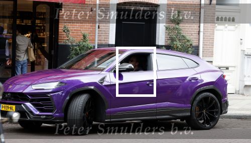Amsterdam 10 september 2022
Robert Doornbos met vriendin Chantal Bles en kinderen in paarse Lamborgini Urus