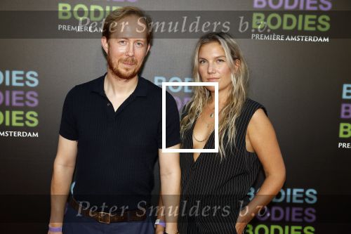 Amsterdam 24 augustus 2022
Premiere Bodies Bodies Bosies van Halina Reijn in Tuschinski . Robert de Hoog en partner