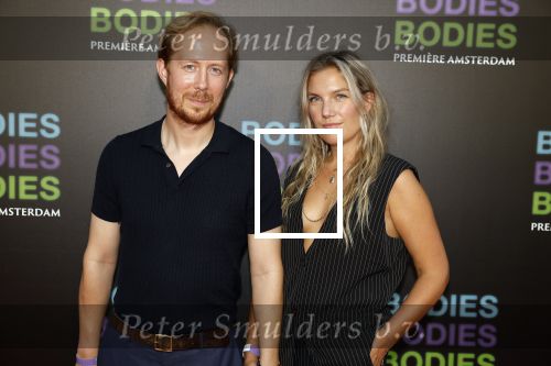 Amsterdam 24 augustus 2022
Premiere Bodies Bodies Bosies van Halina Reijn in Tuschinski . Robert de Hoog en partner