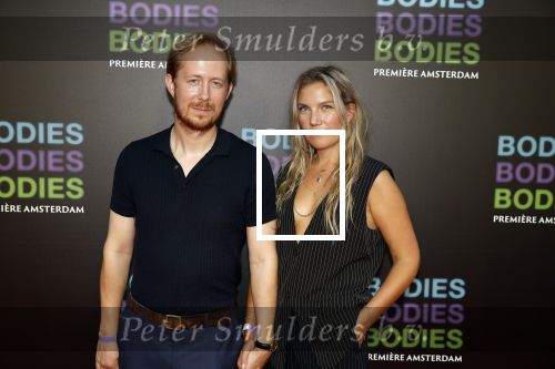 Amsterdam 24 augustus 2022
Premiere Bodies Bodies Bosies van Halina Reijn in Tuschinski . Robert de Hoog en partner