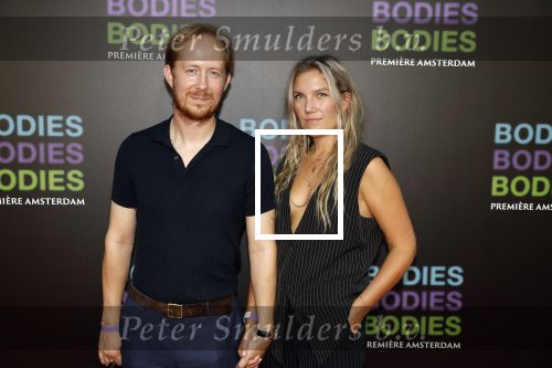 Amsterdam 24 augustus 2022
Premiere Bodies Bodies Bosies van Halina Reijn in Tuschinski . Robert de Hoog en partner