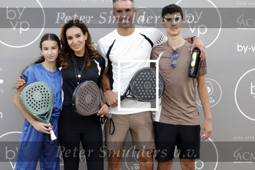 Capelle aan de IJssel 7 september 2022
Presentatie kleinglijn voor Padel van Robin van Persie en zijn vrouw Bouchra v Persie. Robin met zijn vrouw Bouchra zoon Shaqueel en Dina Layla