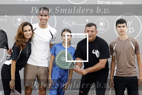 Capelle aan de IJssel 7 september 2022
Presentatie kleinglijn voor Padel van Robin van Persie en zijn vrouw Bouchra v Persie. Robin met zijn vrouw Bouchra zoon Shaqueel Dina Layla en Najib Amhali