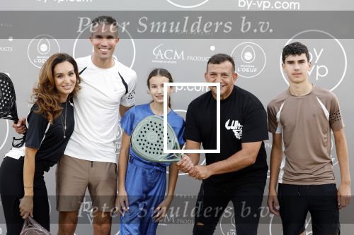 Capelle aan de IJssel 7 september 2022
Presentatie kleinglijn voor Padel van Robin van Persie en zijn vrouw Bouchra v Persie. Robin met zijn vrouw Bouchra zoon Shaqueel Dina Layla en Najib Amhali