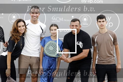 Capelle aan de IJssel 7 september 2022
Presentatie kleinglijn voor Padel van Robin van Persie en zijn vrouw Bouchra v Persie. Robin met zijn vrouw Bouchra zoon Shaqueel Dina Layla en Najib Amhali