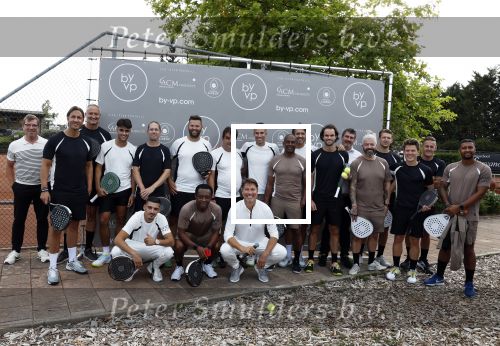 Capelle aan de IJssel 7 september 2022
Presentatie kleinglijn voor Padel van Robin van Persie en zijn vrouw Bouchra v Persie. oa aanwezig , Robin v Persie Aron Winter Regie Blinker Frank Lammers Boef ea