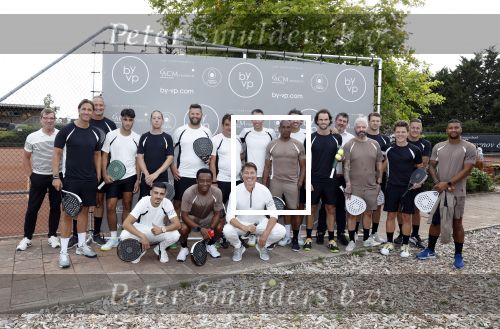 Capelle aan de IJssel 7 september 2022
Presentatie kleinglijn voor Padel van Robin van Persie en zijn vrouw Bouchra v Persie. oa aanwezig , Robin v Persie Aron Winter Regie Blinker Frank Lammers Boef ea