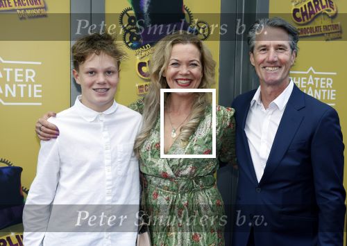 Amsterdam 11 september 2022
Premiere Charlie\'s chocolade fabriek in het nieuwe deLamar . Roos Schlikker kwam met haar man en zoon