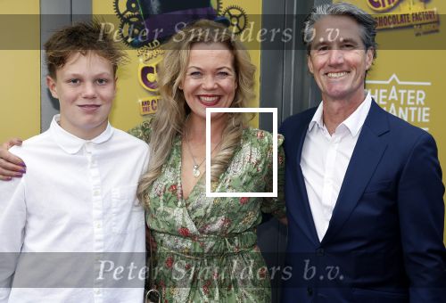 Amsterdam 11 september 2022
Premiere Charlie\'s chocolade fabriek in het nieuwe deLamar . Roos Schlikker kwam met haar man en zoon