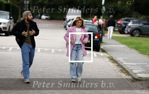 Loenen aan de Vecht 15 september 2022
Roxeanne Hazes gaat voorleen op basisschool Ludgerus in Loenen waar ze zelf vroegr op heeft gezeten . Haar vriend Erik Swennes is er ook bij.