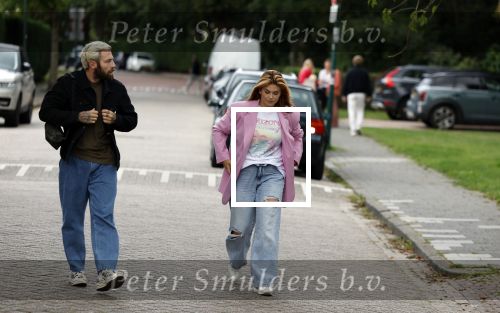 Loenen aan de Vecht 15 september 2022
Roxeanne Hazes gaat voorleen op basisschool Ludgerus in Loenen waar ze zelf vroegr op heeft gezeten . Haar vriend Erik Swennes is er ook bij.