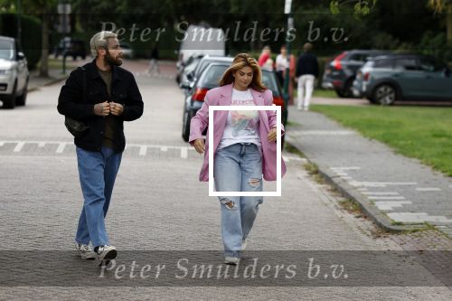 Loenen aan de Vecht 15 september 2022
Roxeanne Hazes gaat voorleen op basisschool Ludgerus in Loenen waar ze zelf vroegr op heeft gezeten . Haar vriend Erik Swennes is er ook bij.