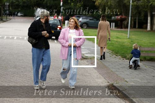 Loenen aan de Vecht 15 september 2022
Roxeanne Hazes gaat voorleen op basisschool Ludgerus in Loenen waar ze zelf vroegr op heeft gezeten . Haar vriend Erik Swennes is er ook bij.