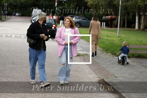 Loenen aan de Vecht 15 september 2022
Roxeanne Hazes gaat voorleen op basisschool Ludgerus in Loenen waar ze zelf vroegr op heeft gezeten . Haar vriend Erik Swennes is er ook bij.