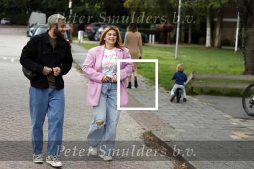 Loenen aan de Vecht 15 september 2022
Roxeanne Hazes gaat voorleen op basisschool Ludgerus in Loenen waar ze zelf vroegr op heeft gezeten . Haar vriend Erik Swennes is er ook bij.