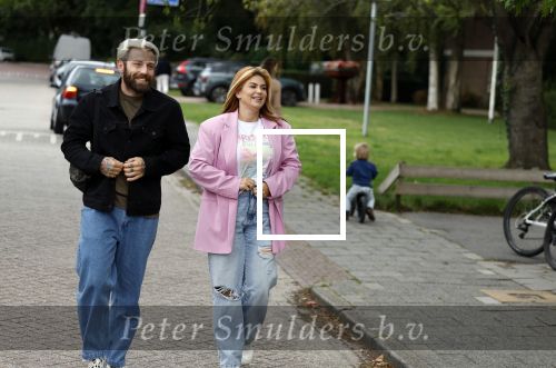Loenen aan de Vecht 15 september 2022
Roxeanne Hazes gaat voorleen op basisschool Ludgerus in Loenen waar ze zelf vroegr op heeft gezeten . Haar vriend Erik Swennes is er ook bij.