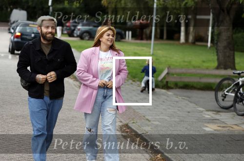 Loenen aan de Vecht 15 september 2022
Roxeanne Hazes gaat voorleen op basisschool Ludgerus in Loenen waar ze zelf vroegr op heeft gezeten . Haar vriend Erik Swennes is er ook bij.