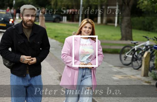 Loenen aan de Vecht 15 september 2022
Roxeanne Hazes gaat voorleen op basisschool Ludgerus in Loenen waar ze zelf vroegr op heeft gezeten . Haar vriend Erik Swennes is er ook bij.