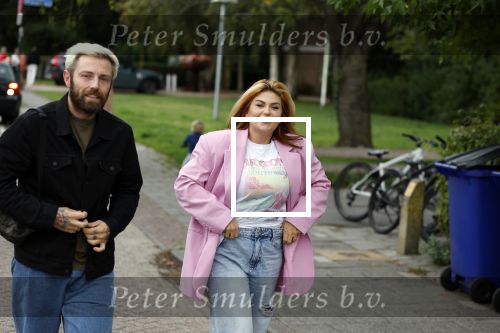 Loenen aan de Vecht 15 september 2022
Roxeanne Hazes gaat voorleen op basisschool Ludgerus in Loenen waar ze zelf vroegr op heeft gezeten . Haar vriend Erik Swennes is er ook bij.