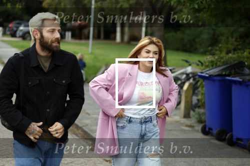 Loenen aan de Vecht 15 september 2022
Roxeanne Hazes gaat voorleen op basisschool Ludgerus in Loenen waar ze zelf vroegr op heeft gezeten . Haar vriend Erik Swennes is er ook bij.