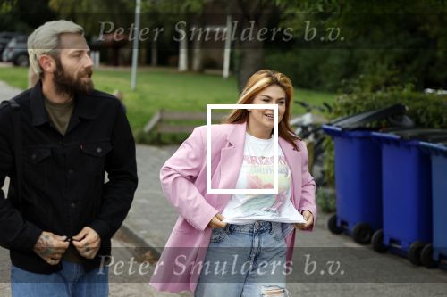 Loenen aan de Vecht 15 september 2022
Roxeanne Hazes gaat voorleen op basisschool Ludgerus in Loenen waar ze zelf vroegr op heeft gezeten . Haar vriend Erik Swennes is er ook bij.