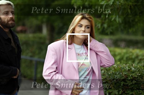 Loenen aan de Vecht 15 september 2022
Roxeanne Hazes gaat voorleen op basisschool Ludgerus in Loenen waar ze zelf vroegr op heeft gezeten . Haar vriend Erik Swennes is er ook bij.