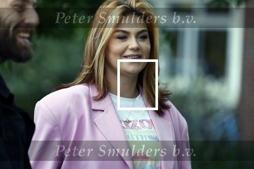 Loenen aan de Vecht 15 september 2022
Roxeanne Hazes gaat voorleen op basisschool Ludgerus in Loenen waar ze zelf vroegr op heeft gezeten . Haar vriend Erik Swennes is er ook bij.