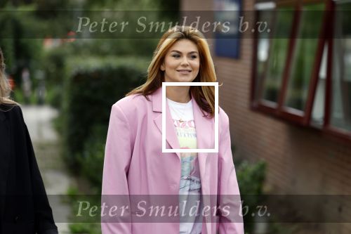 Loenen aan de Vecht 15 september 2022
Roxeanne Hazes gaat voorleen op basisschool Ludgerus in Loenen waar ze zelf vroegr op heeft gezeten . Haar vriend Erik Swennes is er ook bij.