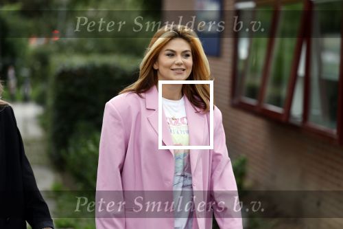 Loenen aan de Vecht 15 september 2022
Roxeanne Hazes gaat voorleen op basisschool Ludgerus in Loenen waar ze zelf vroegr op heeft gezeten . Haar vriend Erik Swennes is er ook bij.