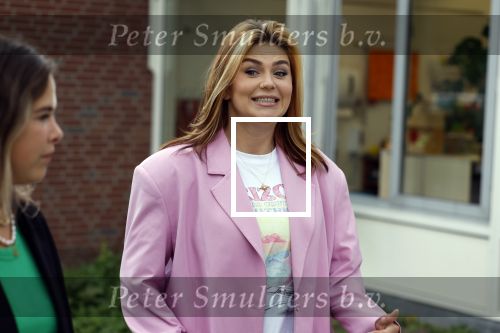 Loenen aan de Vecht 15 september 2022
Roxeanne Hazes gaat voorleen op basisschool Ludgerus in Loenen waar ze zelf vroegr op heeft gezeten . Haar vriend Erik Swennes is er ook bij.